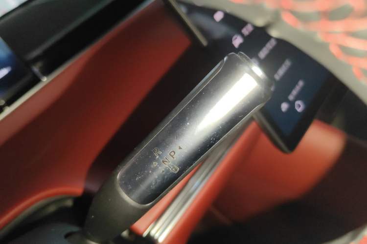 Used Hima Luxeed R7 2024 All-Electric 802 km Max Gear Lever