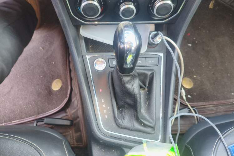 Used Volkswagen Lavida 2017 1.6L Automatic Comfort Edition Gear Lever