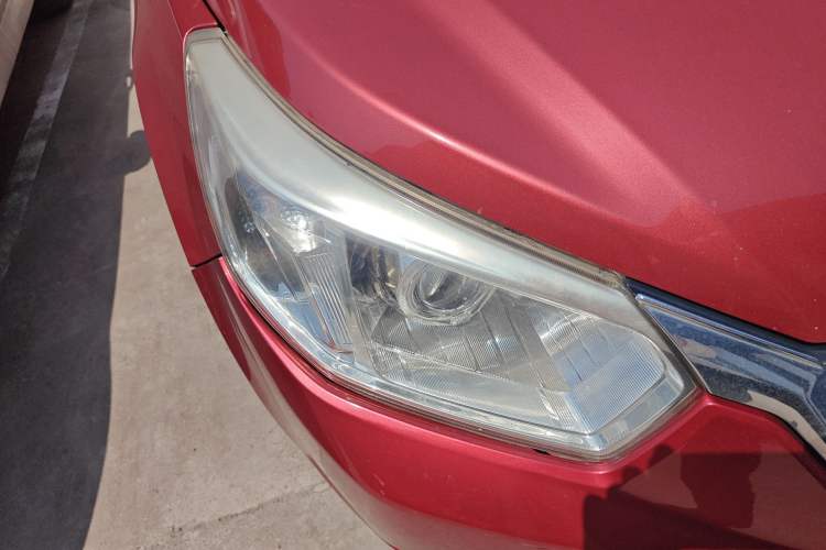 Used Venucia R50 2015 1.6L Automatic Fashion Edition Right Front Headlight