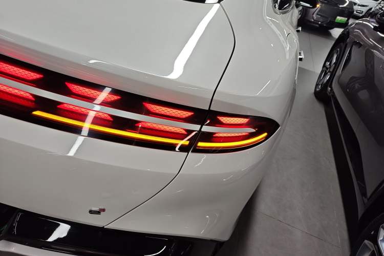 Used Denza Z9 2024 1100 km Four-Wheel Drive Max Version
