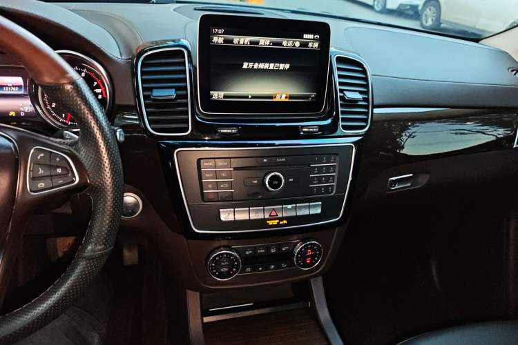 Used Mercedes-Benz GLS 2018 Refreshed GLS 400 4MATIC Dynamic Edition Audio And AC Panel