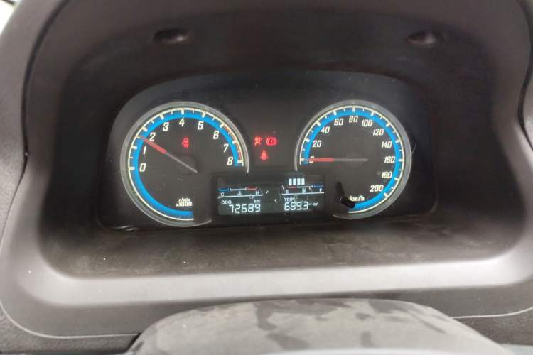 Used Baojun 730 2014 1.5L Manual Luxury Navigation ESP Version 7 Seats Odometer Close Up