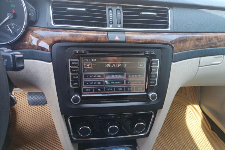 Used Skoda Superb 2012 1.8TSI Automatic Elegant Edition Audio And AC Panel