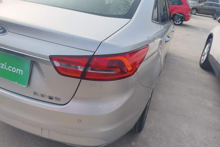 Used Ford Escort 2015 1.5L Automatic Fashion Model
