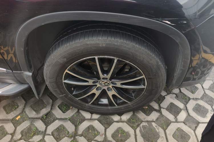 Used Volkswagen Tiguan 2015 2.0 TSI Automatic All-Wheel Drive Luxury Edition Right Front Wheel Hub