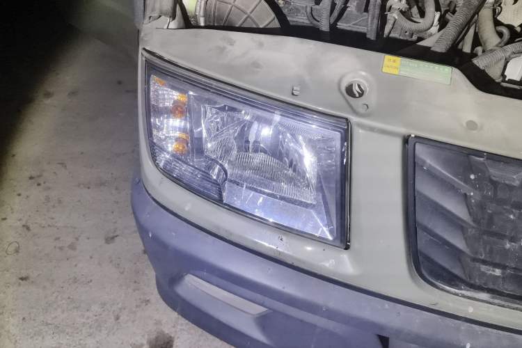 Used Iveco Daily 2020 2.5T A35 Passenger Van with Dual Tires Low Roof 5-9 Seats China V Emission Standard
