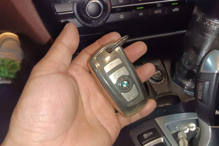 Used BMW 5 Series 2014 520Li Elegant Model
