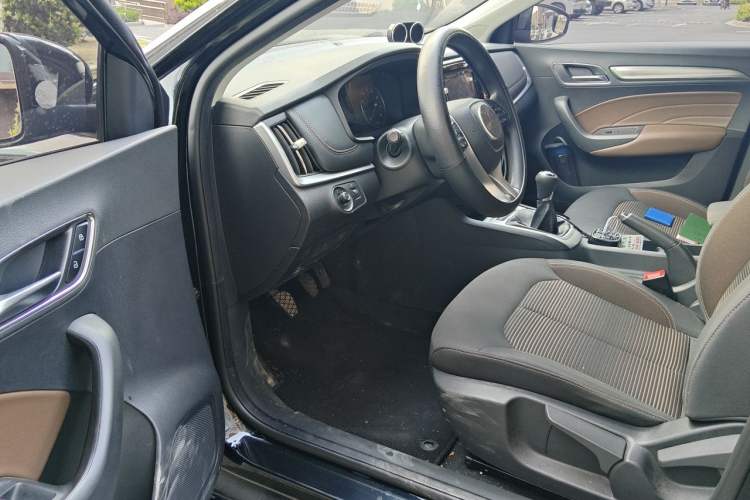 Used Roewe i6 2019 PLUS 1.6L Manual 4G Connected Deluxe Top-Tier Version