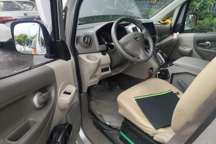 Used Nissan NV200 2016 Revised Version 1.6L CVT Luxury Edition Driver Seat