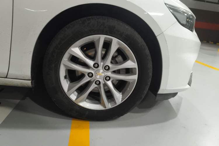 Used Chevrolet Malibu XL 2017 1.5T Automatic Ruichi Edition Right Front Wheel Hub