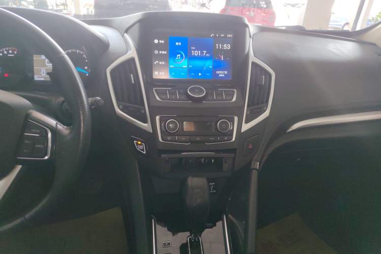 Used Dongfeng Aeolus AX7 2015 2.0L Automatic Zhiyi Trim
