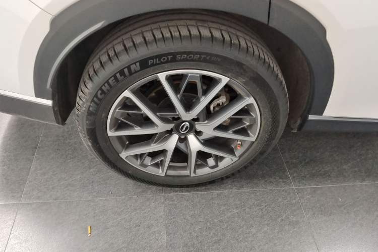 Used GAC Trumpchi GS8 2025 Linghang Series 2.0 TGDI Two-Wheel-Drive Luxury Edition 5 Seats Right Rear Wheel Hub