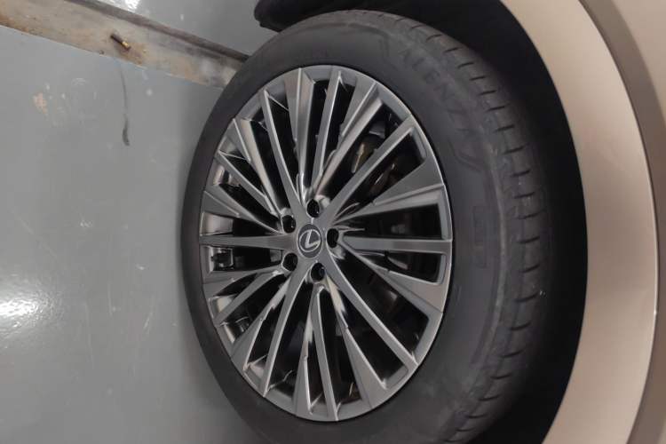 Used Lexus RX New Energy 2023 450h+ Four-Wheel Drive Enjoyment Edition Left Front Wheel Hub