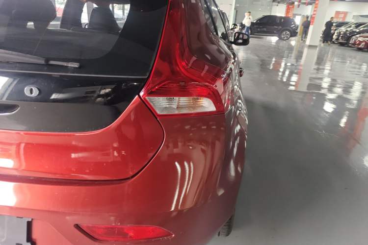 Used Volvo V40 2015 1.6T Zhiyi Edition Right Rear Taillight