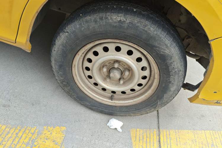 Used Foton Scenic G5 2021 2.0L Gasoline Commercial Version 6-Seater Multi-Purpose Passenger Vehicle 1TZS Right Front Wheel Hub