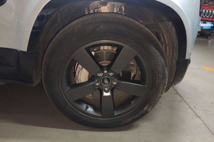 Used Land Rover Defender 2022 110 P400 X-DYNAMIC HSE Right Front Wheel Hub