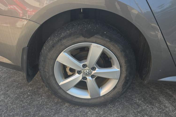 Used Volkswagen Lavida 2015 1.6L Automatic Fashion Edition Right Rear Wheel Hub