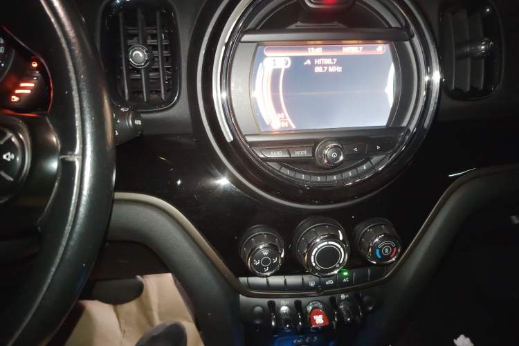 Used MINI Countryman 2017 1.5T COOPER ALL4 Audio And AC Panel