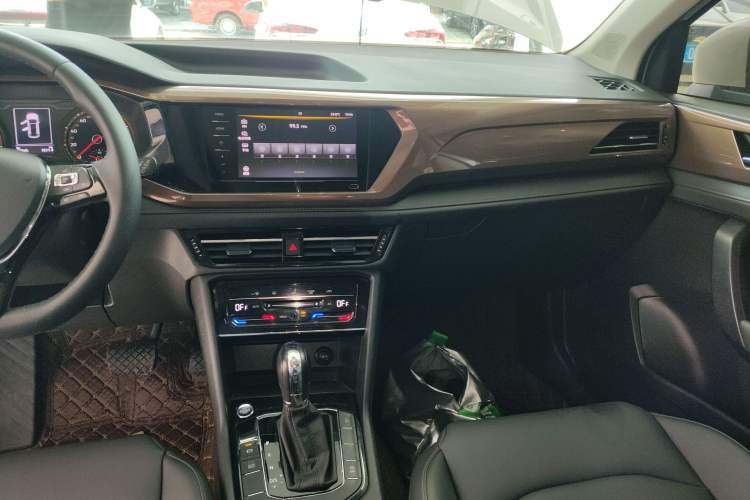 Used Volkswagen Tharu 2021 280TSI Two-Wheel Drive Comfort Edition Audio And AC Panel