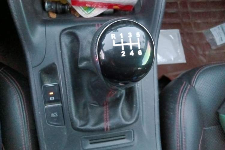 Used CHANGAN CS75 2014 2.0L Manual Luxury Version China IV Standard