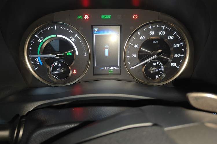 Used Lexus LM 2020 300h Seven-Seat Elegant Edition Odometer Close Up