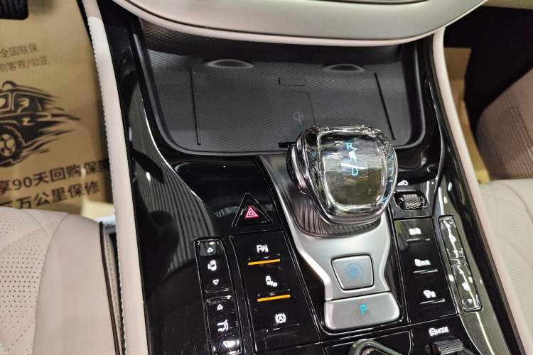 Used Denza D9 2024 DM-i 1050 Luxury Model