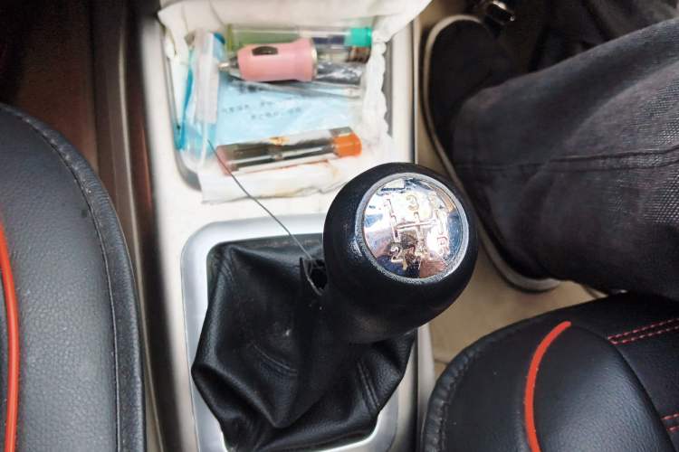 Used CHANGAN Alsvin V3 2012 1.3L Manual Comfort Version China IV Standard
