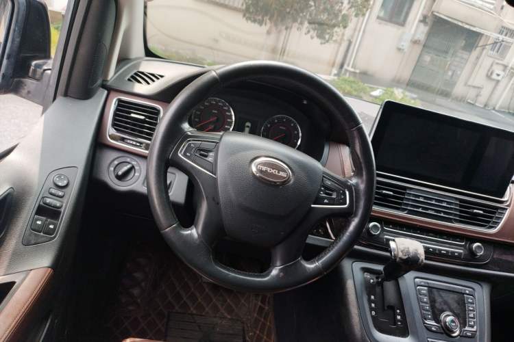 Used SAIC MAXUS G10 2016 2.0T Automatic Flagship Edition
