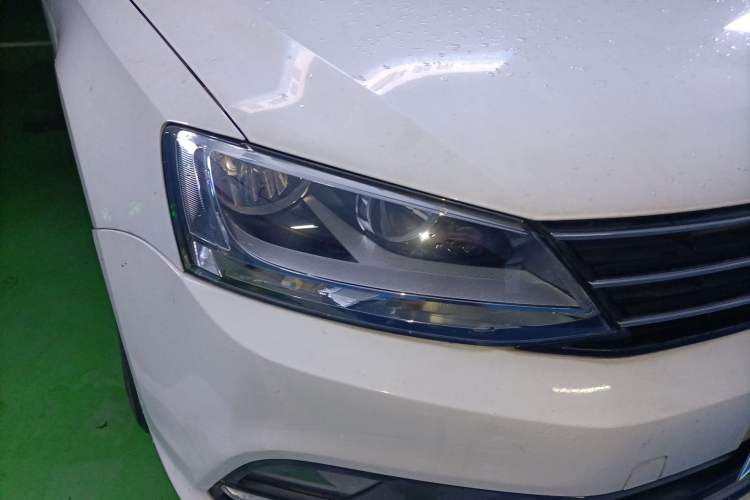 Used Volkswagen Sagitar 2018 1.6L Automatic Comfort Model Right Front Headlight