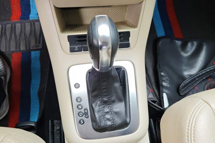 Used Volkswagen Tiguan 2012 1.8TSI Automatic Two-Wheel Drive Urban Edition Gear Lever