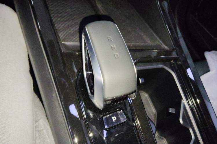 Used Geely Auto Emgrand X7 Sport 2024 1.5TD Smart Connect+ Gear Lever