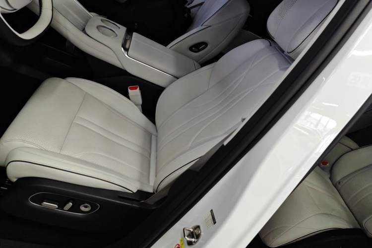 Used XPeng X9 2024 702 Ultra-Long Range Max
