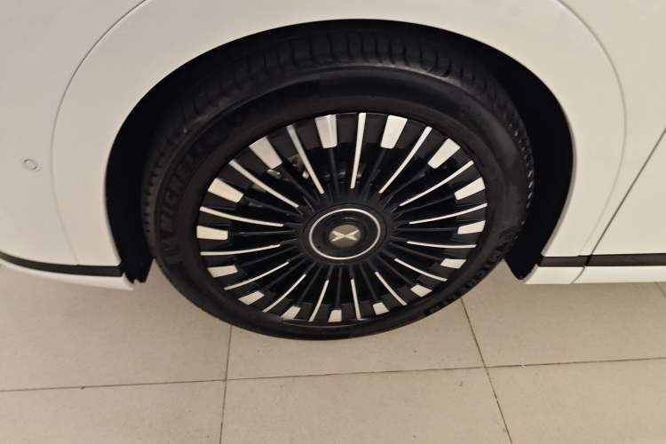 Used XPeng X9 2025 740 Ultra-Long Range Max Left Front Wheel Hub