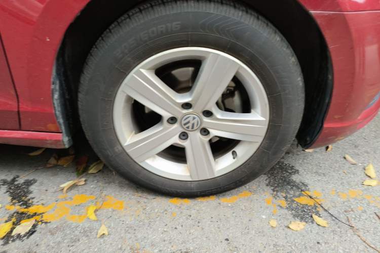 Used Volkswagen Lamando 2015 230TSI DSG Fashion Edition Right Front Wheel Hub