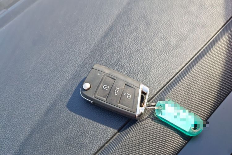 Used Volkswagen Tharu 2023 300TSI Two-Wheel-Drive Crescent Edition
