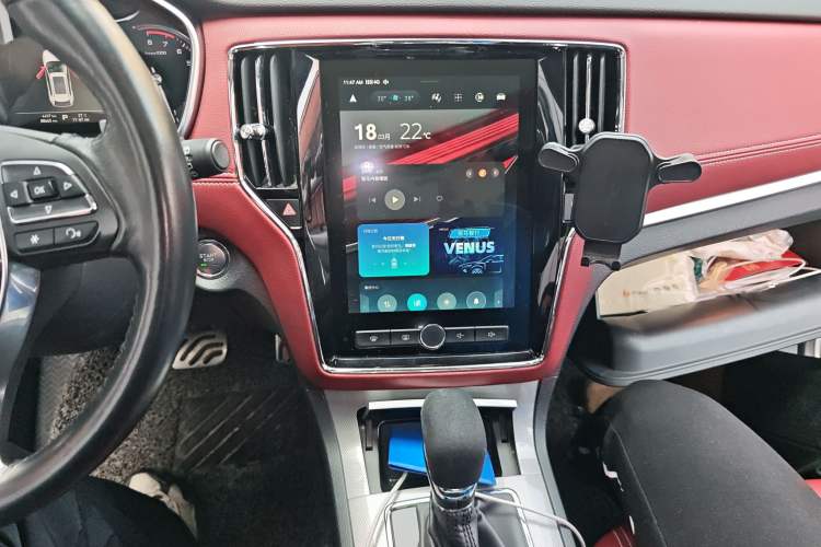 Used Roewe RX5 2016 30T Four-Wheel Drive Automatic Internet Smart Luxury Edition Audio And AC Panel