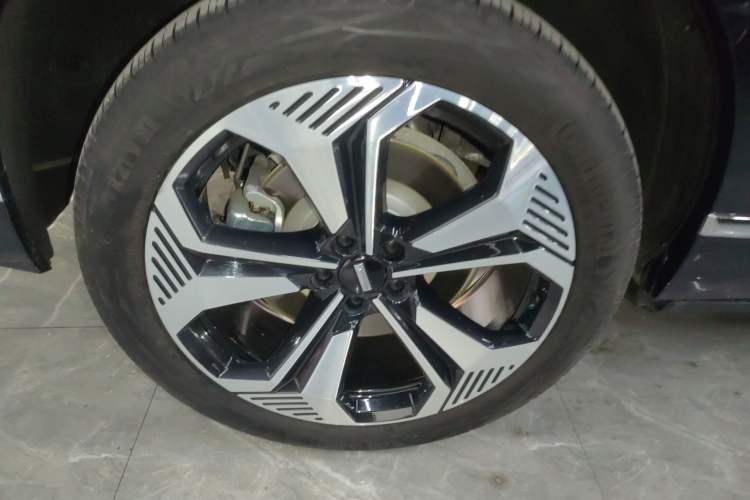 Used Wey Lanshan 2023 Four-Wheel Drive Ultra-Long Range Version Right Rear Wheel Hub