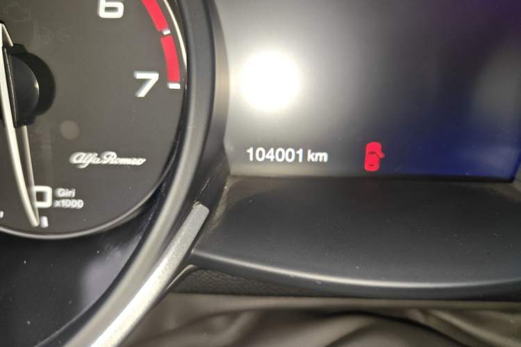 Used Alfa Romeo Stelvio 2020 2.0T 280HP Luxury Edition Odometer Close Up