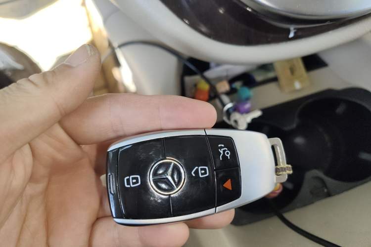 Used Mercedes-Benz V-Class 2016 V 260 L Prestige Extended Edition Vehicle Key