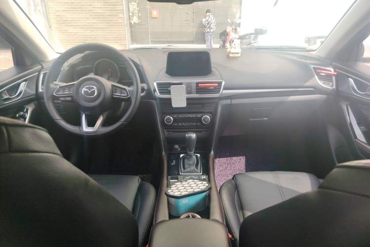 Used Mazda 3 Axela 2017 Sedan 2.0L Automatic Flagship Model China V Standard Center Console