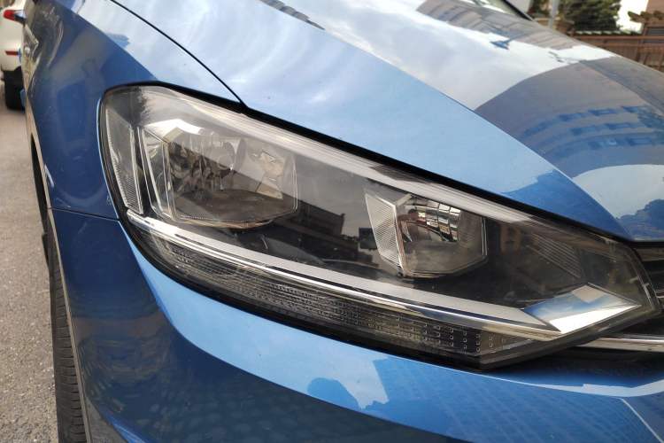 Used Volkswagen Touran 2018 Volkswagen Touran L 280TSI DSG Comfort Edition 7 Seats China VI Standard Right Front Headlight