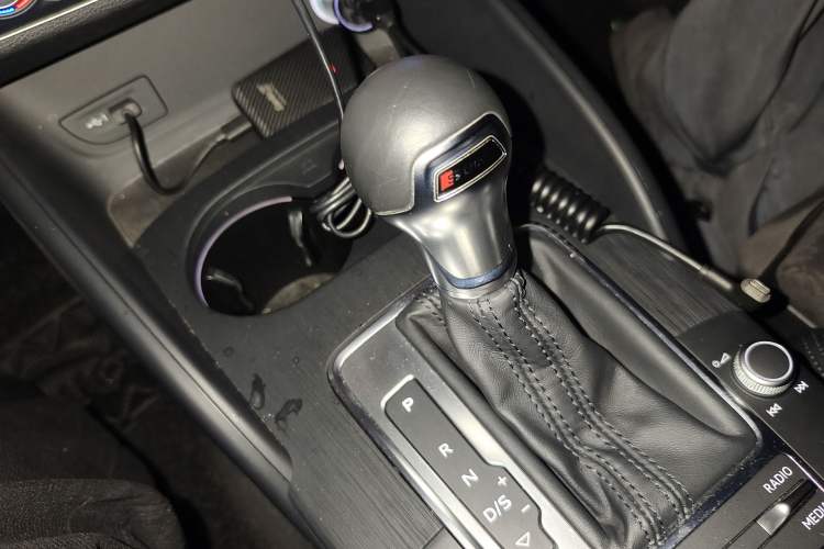 Used Audi A3 2020 Sportback 35 TFSI Sporty Model China VI Gear Lever