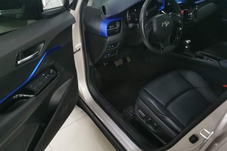 Used Toyota C-HR 2021 2.0L Luxury Edition Left Front Seat