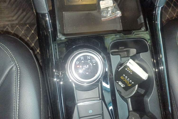 Used Ford Explorer 2020 EcoBoost 285 4x4 Titanium Edition 7-Seater Gear Lever