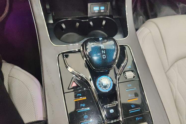 Used BYD Han 2025 DM-i Intelligent Driving Edition 125KM LiDAR Flagship Model Gear Lever