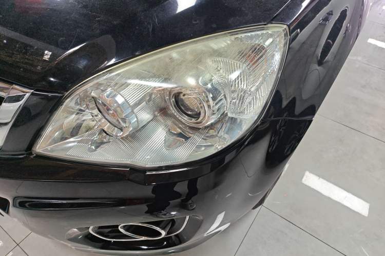 Used Haval H6 2015 Upgraded Model 1.5T Manual Two-Wheel Drive Elite Version Left Front Headlight