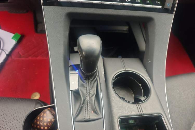 Used Toyota Avalon 2019 2.0L XLE Premium Edition China VI
