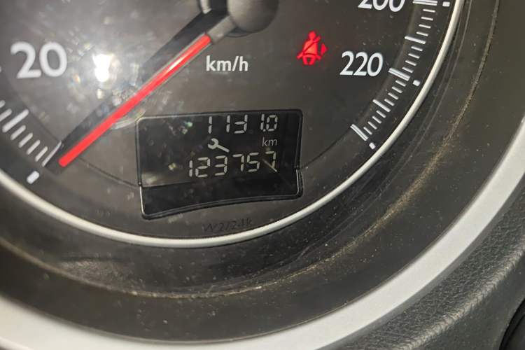 Used Peugeot 508 2012 2.0L Automatic Sunroof Classic Edition Odometer Close Up