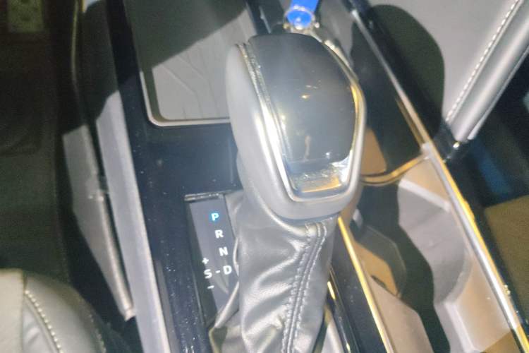 Used Toyota Camry 2024 Dual-Motor 2.0HS Sport Edition Gear Lever