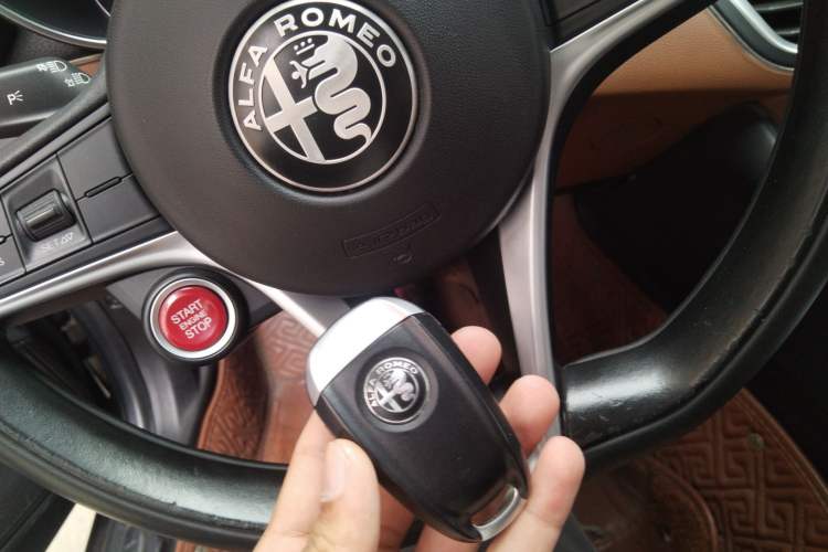 Used Alfa Romeo Giulia 2017 2.0T 200HP Luxury Edition Vehicle Key